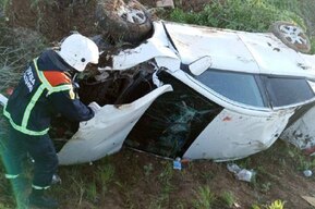 Один человек погиб и двое пострадали в перевернувшейся иномарке в Вольском районе
