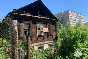В Саратове полностью выгорел частный дом