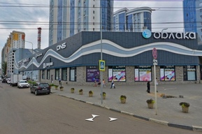 На парковке торгового центра в Энгельсе загорелся электрический кабель