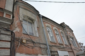 Мэрия продаст водонапорную башню, дом-памятник на Соляной и 20 помещений на Театральной площади