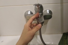 Одна часть горожан осталась без холодной, другая — без горячей воды