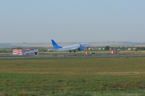Самолет из Санкт-Петербурга не смог сесть в саратовском аэропорту