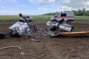 В Саратовской области самолет зацепился за провода, упал и загорелся