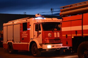 В Саратове третий раз за месяц загорелся расселенный дом: вместе с ним полыхал соседний