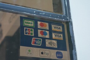 Школьница из Саратова испугалась за родителей и попыталась перевести мошенникам миллион рублей