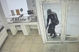 Саратовец вломился в ювелирный магазин, унес золото и уехал в другой регион: видео