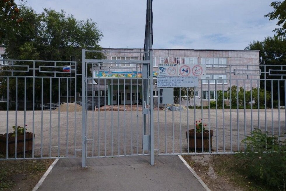 Никто не захотел благоустроить территорию школы в Ленинском районе за 22 миллиона