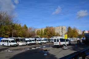На двух маршрутах из Саратова до отдаленных поселков решено увеличить число автобусов