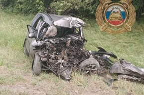 Грузовик уничтожил иномарку на федеральной трассе: водитель погиб