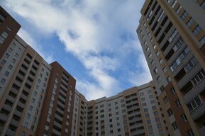 Подсчитано, сколько зарплат нужно среднему саратовцу, чтобы купить «однушку»