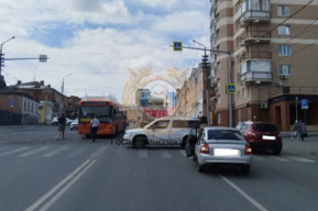 В Саратове на Радищева произошло массовое ДТП с участием автобуса