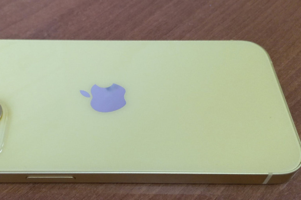 Молодой отец не хотел расставаться с iPhone и выплатил алименты сыну