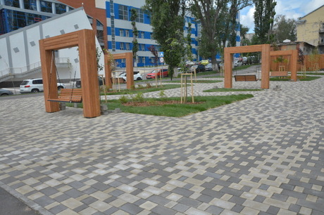 «Недосквер» на Вольской подорожал на 400 тысяч, но в срок так и не был доделан (фото)