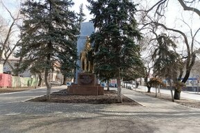 Асфальт вместо плитки, 1700 кустов кизильника и 36 видеокамер: на обновление сквера в центре города потратят 27 миллионов