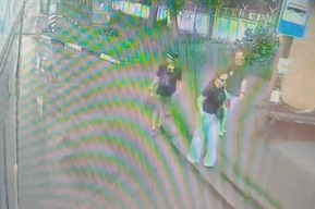 «На задних сидениях в этот момент сидели подростки»: в Балаково молодой человек выстрелил в стекло троллейбуса
