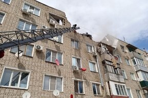 В Ершове частично обрушился этаж многоквартирного дома: на месте случилось возгорание