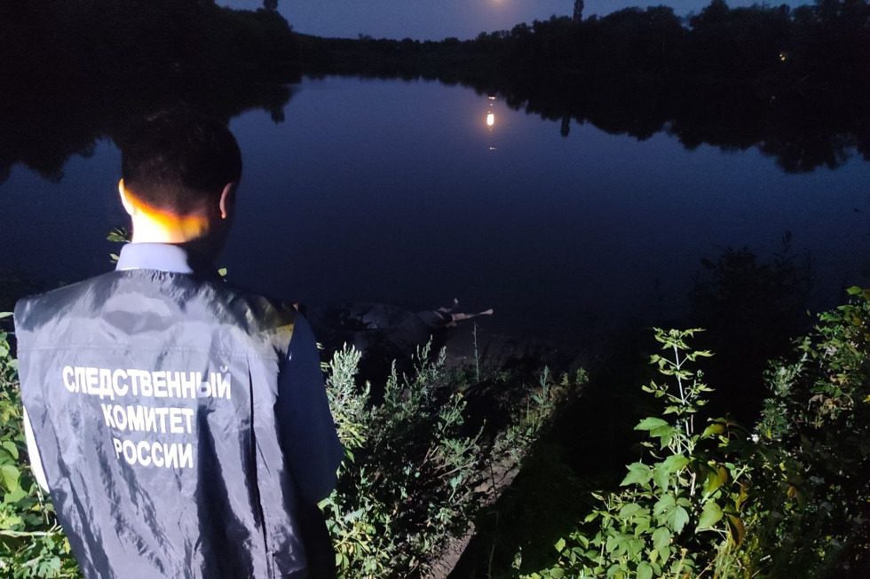 Тонувшей в сельском пруду женщине пришли на помощь двое — один не выжил