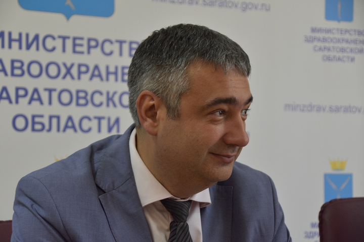 Пока в мэрии обещают бесплатную воду, в минздраве дают советы, как нужно питаться и пользоваться кондиционерами почти при 40 градусах жары