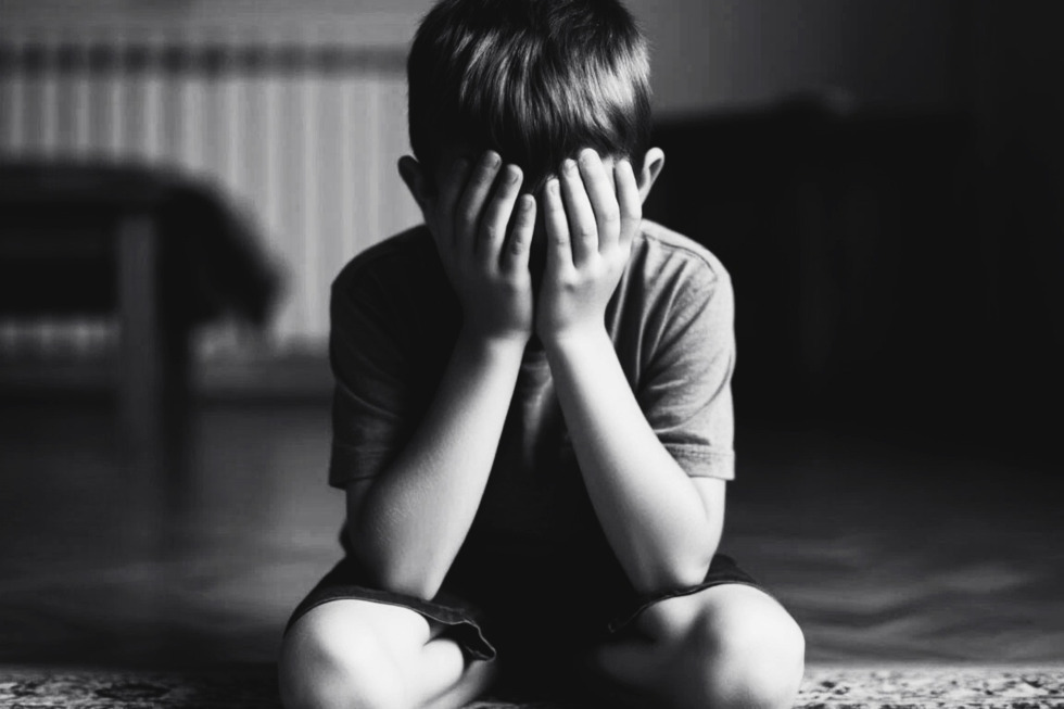 В регионе родители несколько месяцев растлевали 4-летнего сына. Мать задержана, отец — сбежал