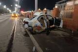Молодой водитель разбил автомобиль каршеринга об столб: подросток и 20-летний пассажир госпитализированы