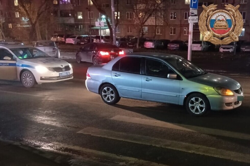 Полицейские разыскивают очевидцев наезда иномарки с пенсионером-водителем на пешехода
