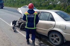 У заправки в Саратове столкнулись три машины: есть пострадавшие
