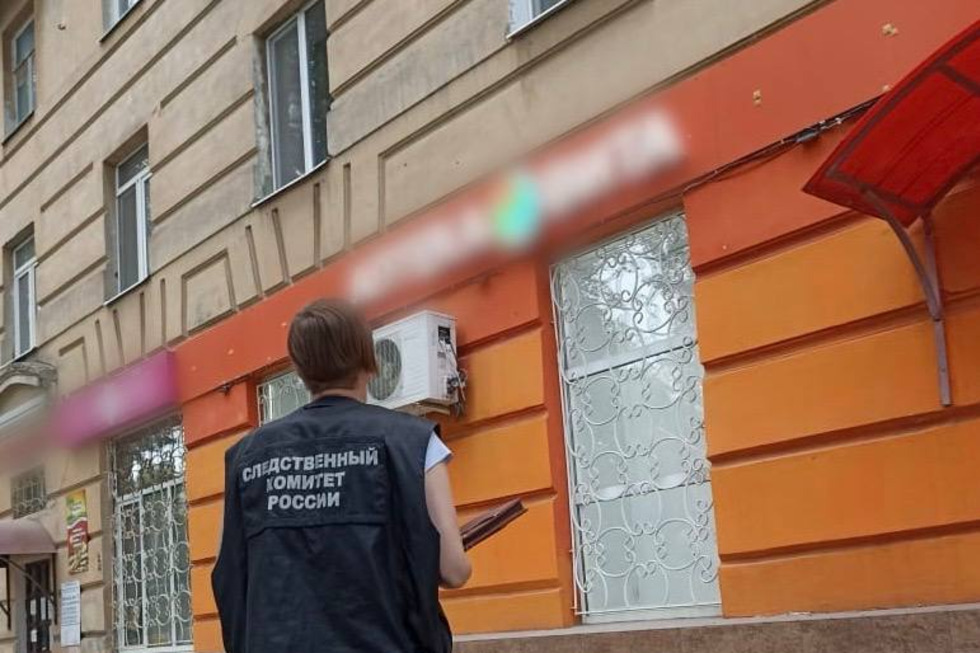 Из окна третьего этажа дома в Саратове выпал ребёнок