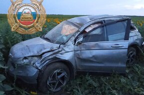 Иномарка столкнулась с «КамАЗом»: водитель легковушки попал в больницу