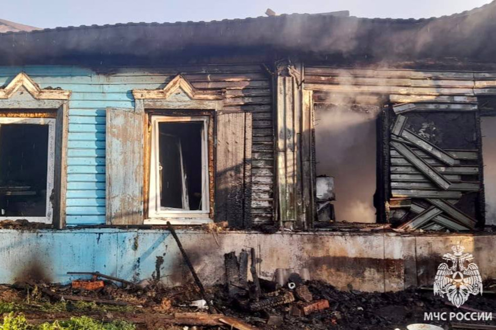 Пенсионер обгорел во время готовки в деревянном доме
