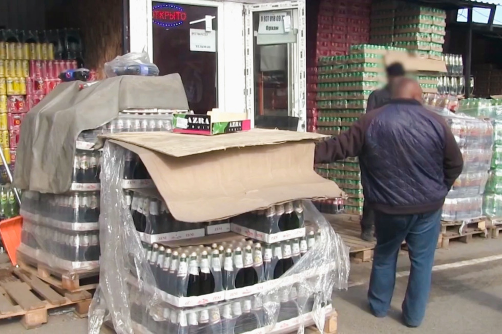 Больше 16 тысяч литров: в Саратове «полезные» соки делали из порошка в грязных ведрах
