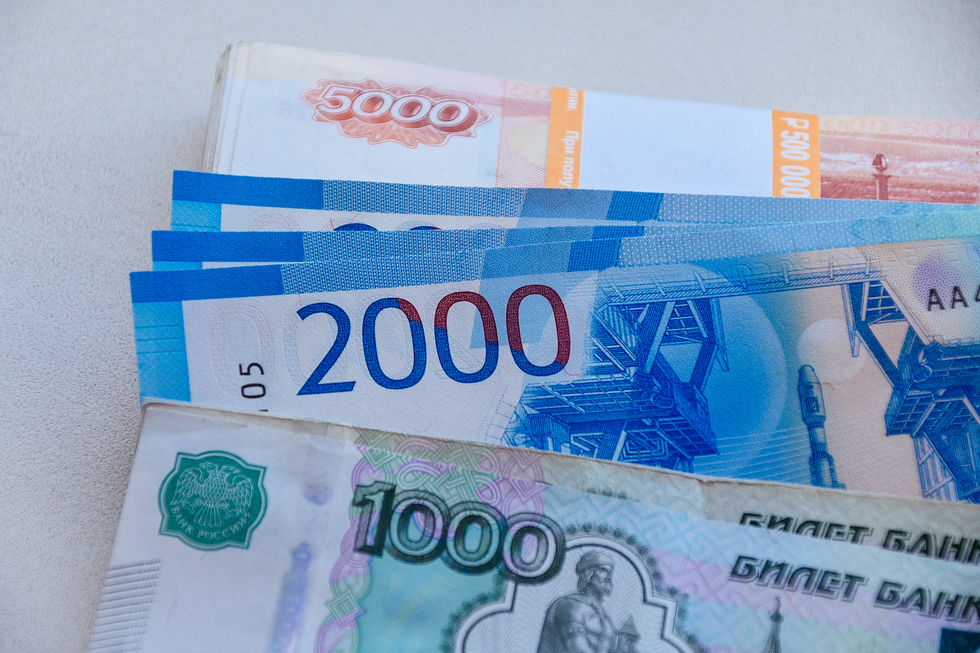 Где в Саратовской области готовы платить от 100 тысяч рублей в месяц: список вакансий