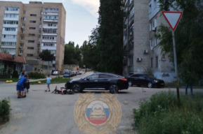Водитель питбайка пострадал в столкновении с иномаркой в Саратове