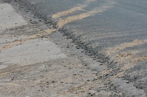 Власти ищут желающих за месяц освоить больше 8 миллионов рублей на строительстве одного тротуара