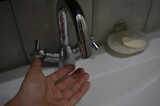 После суточного отключения горожане вновь остались без холодной воды. Организован подвоз