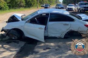 В Балаково не смогли разъехаться Nissan и «Лада»: пассажирку иномарки увезли в больницу