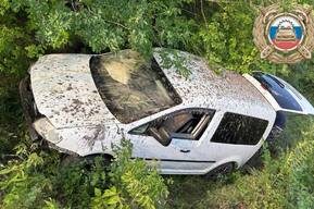 На трассе под Балаково в кювет вылетел Volkswagen: пострадала пассажирка