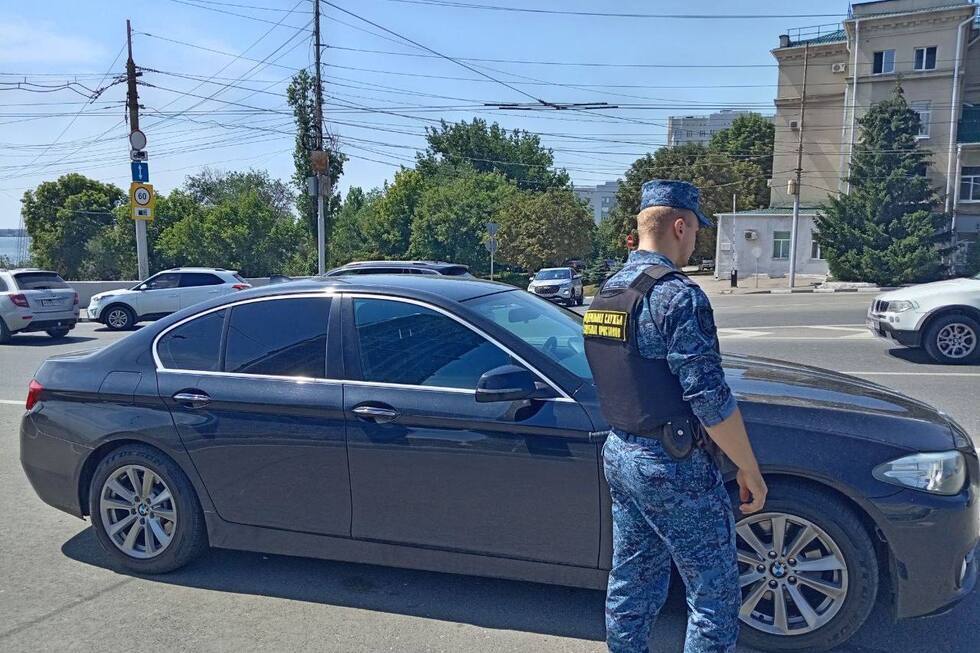 Игнорировал знаки и разметку, превышал скорость, не пропускал пешеходов: у злостного нарушителя отобрали BMW