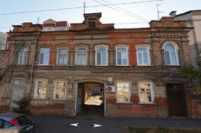 Мэр признал дом в центре Саратова аварийным и поручил жителям за три года провести его реконструкцию
