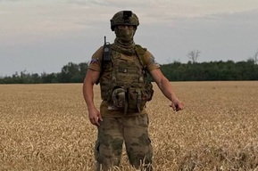 Горящий автомобиль, эвакуация на садовой тележке и обстрел со стороны вражеских дронов: чиновники рассказали о подвиге жителя Саратовской области на СВО