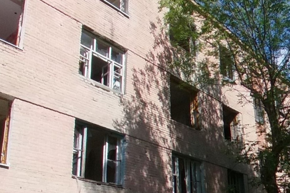 Почти за три месяца власти так и не нашли тех, кто снесет опасный заброшенный дом