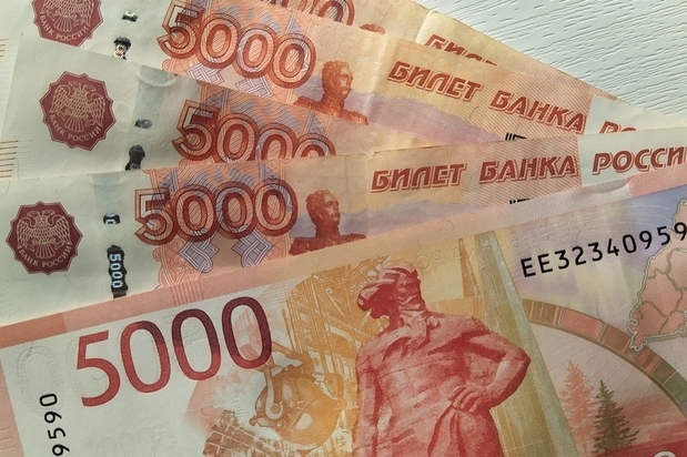 Зарплата в Саратовской области отстает от средней по стране на 32,3 тысячи рублей