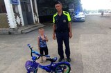 В Аткарске четырехлетний мальчик уехал из дома на велосипеде и создал затор на дороге: что было дальше