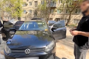 Осужден житель Балаково, который сначала помог молодому курьеру советом, а потом приставил к его ноге нож