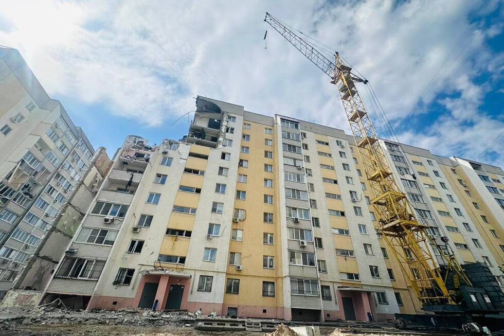 На Блинова собрали подъемный кран, чтобы разбирать завалы