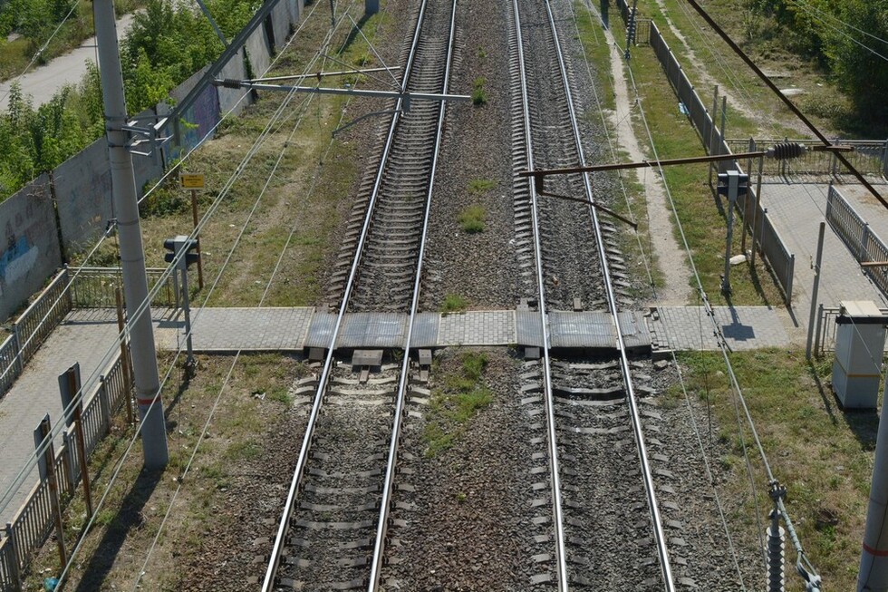 Из-за атаки БПЛА в Волгоградской области задерживается поезд из Саратова