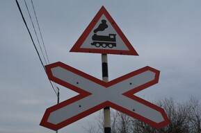 На пути из Елшанки перекроют железнодорожный переезд