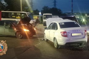 В тройной аварии на Батавина пострадал один из водителей