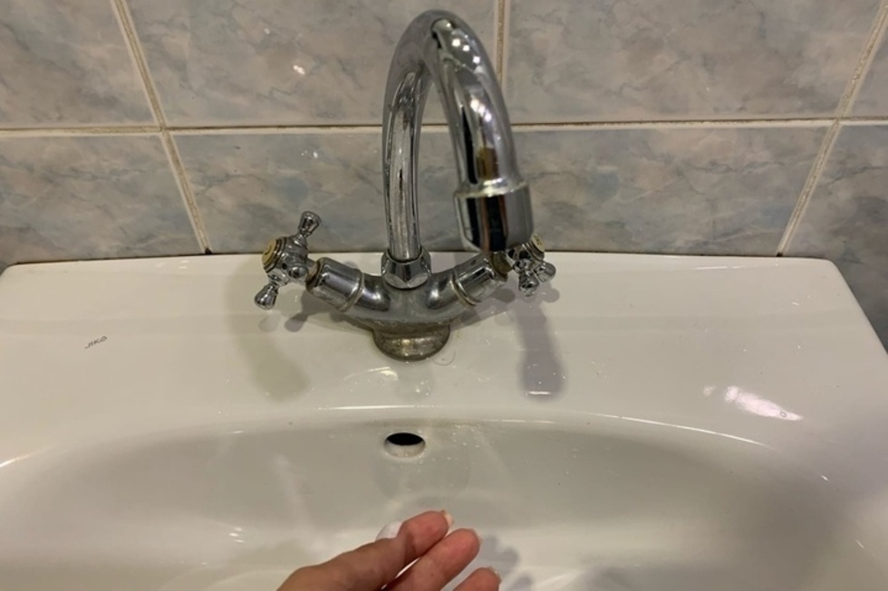 Одна часть горожан осталась без горячей воды, другая — без холодной