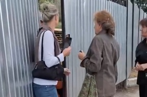 «Тебя забыли спросить»: на фоне рубки деревьев в парке «Территория детства» произошёл конфликт между горожанами и бригадой рабочих