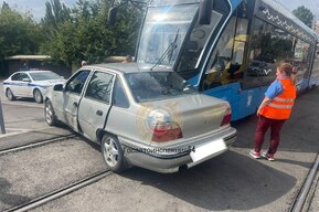 На Огородной столкнулись иномарка и «скоростной трамвай»: пострадала девушка-водитель